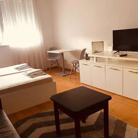Apartman S&m Apartment *